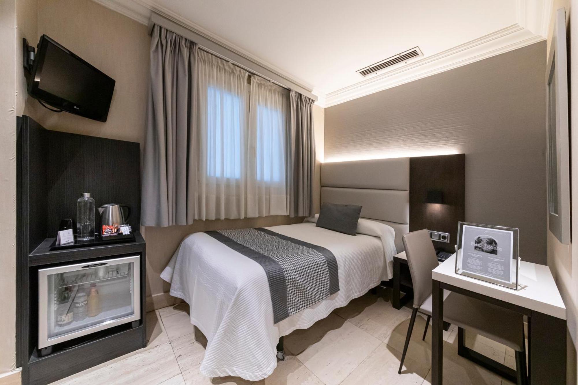 Habitus Hotel Europa Памплона Экстерьер фото