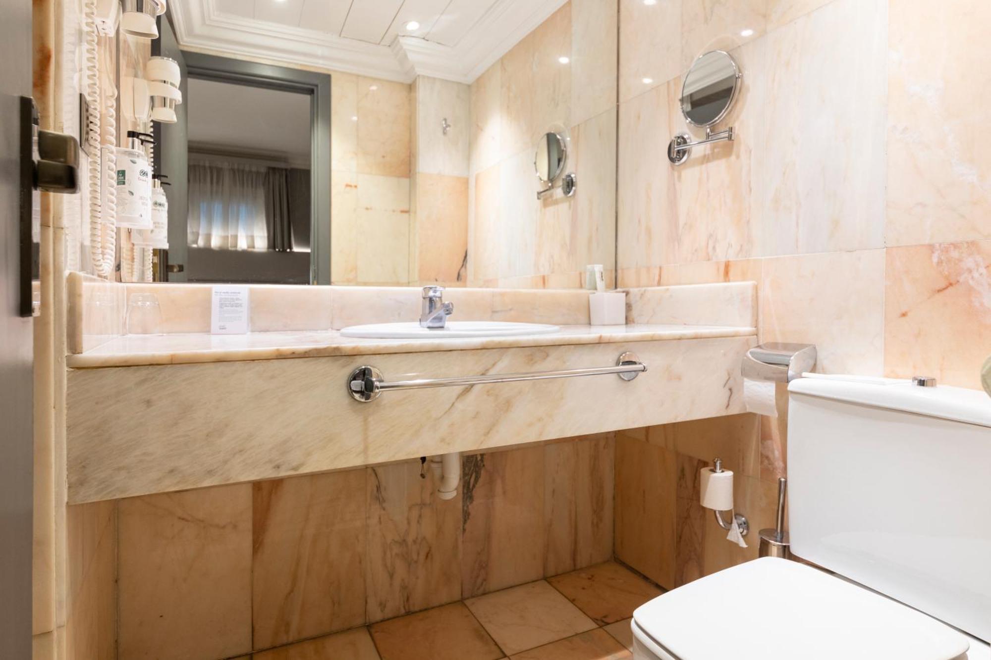 Habitus Hotel Europa Памплона Экстерьер фото