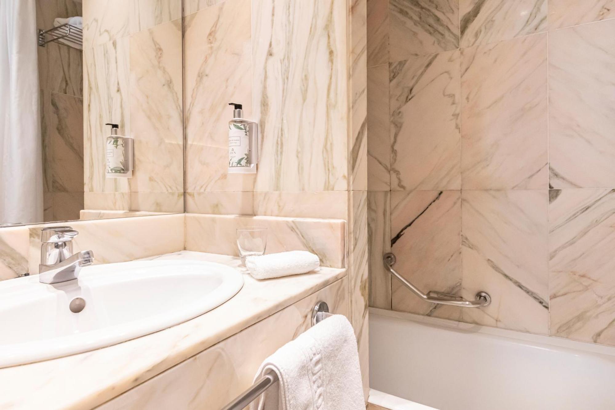 Habitus Hotel Europa Памплона Экстерьер фото